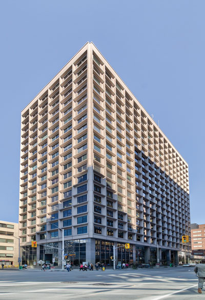 Located in downtown Ottawa, 275 Slater Street is a 55-year-old property upgraded to achieve LEED Platinum and Energy Star certifications. The property’s systems, including lighting, HVAC, a heat curtain, and water and elevator controls, were upgraded, resulting in a more energy-efficient building. (Courtesy of Lasalle)